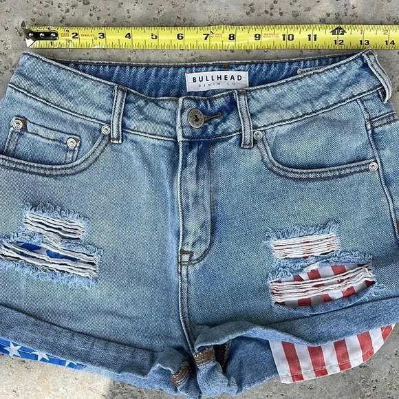 Bullhead shorts, Women, Size 7, High RisePocket Distress Rolled Hem denim Shorts - Picture 3 of 13